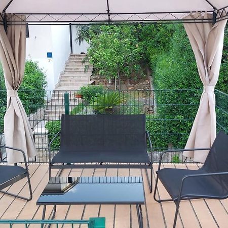 ילסה Janus Apartments מראה חיצוני תמונה