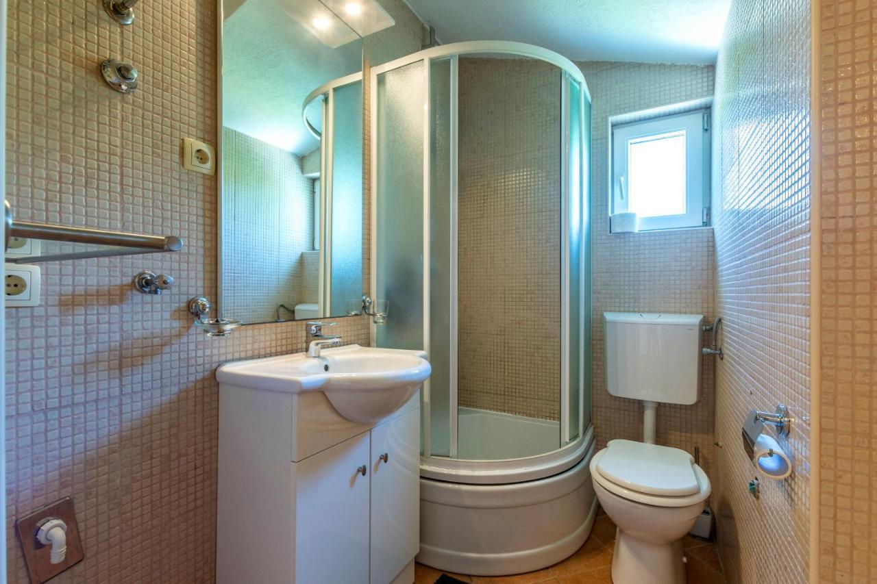 ילסה Janus Apartments מראה חיצוני תמונה