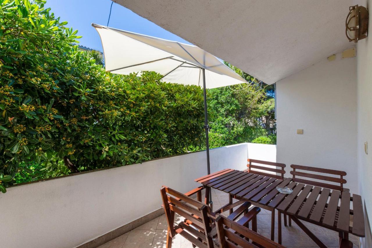 ילסה Janus Apartments מראה חיצוני תמונה