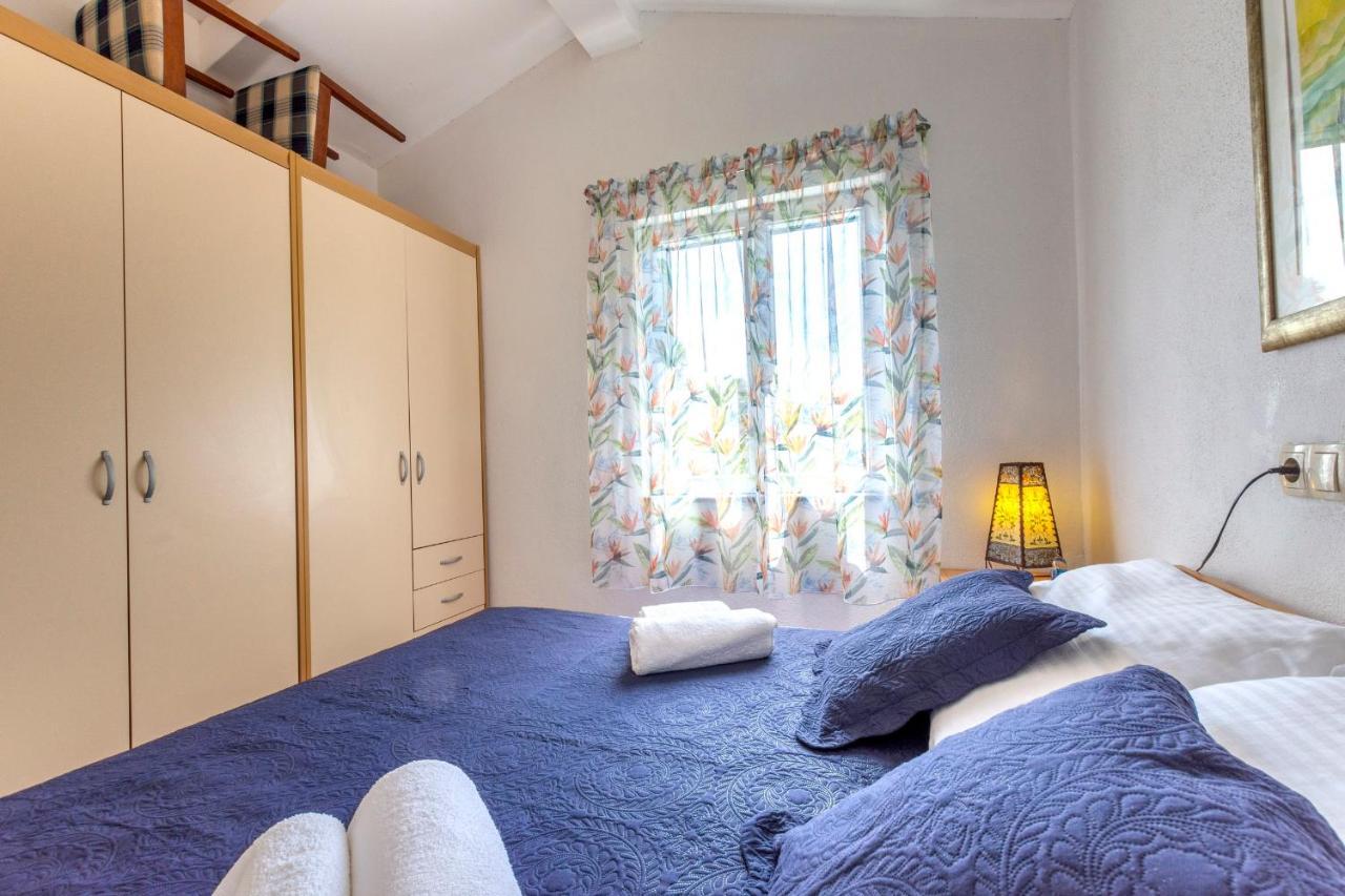 ילסה Janus Apartments מראה חיצוני תמונה