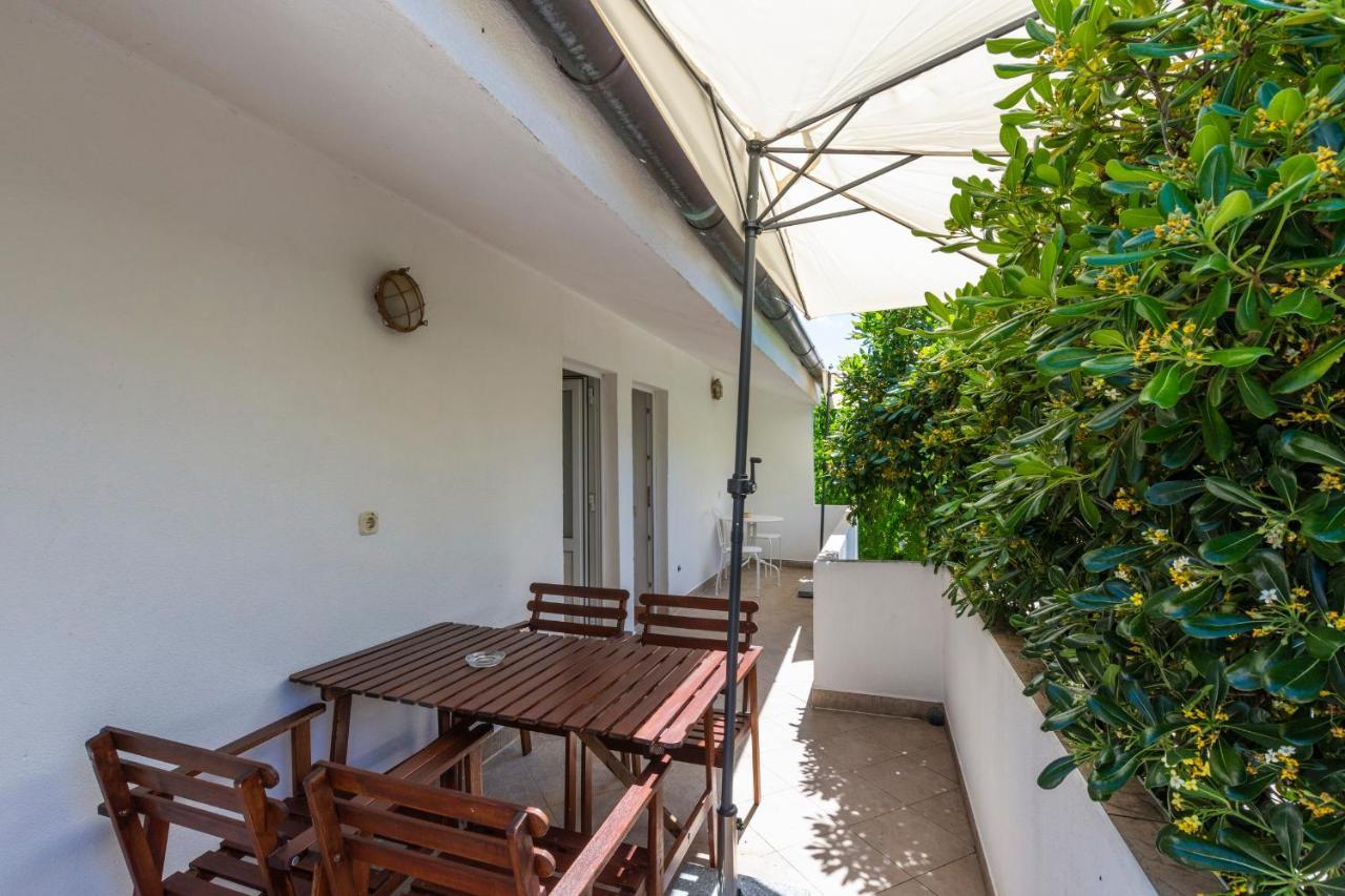 ילסה Janus Apartments מראה חיצוני תמונה