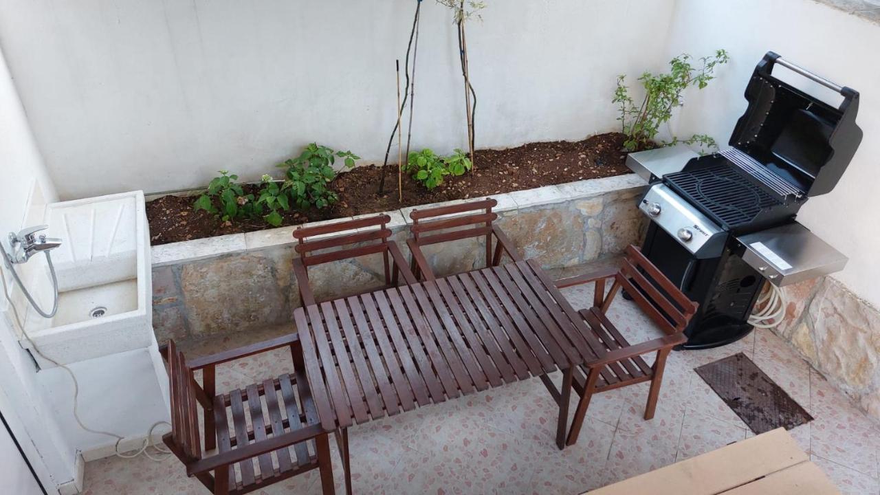 ילסה Janus Apartments מראה חיצוני תמונה