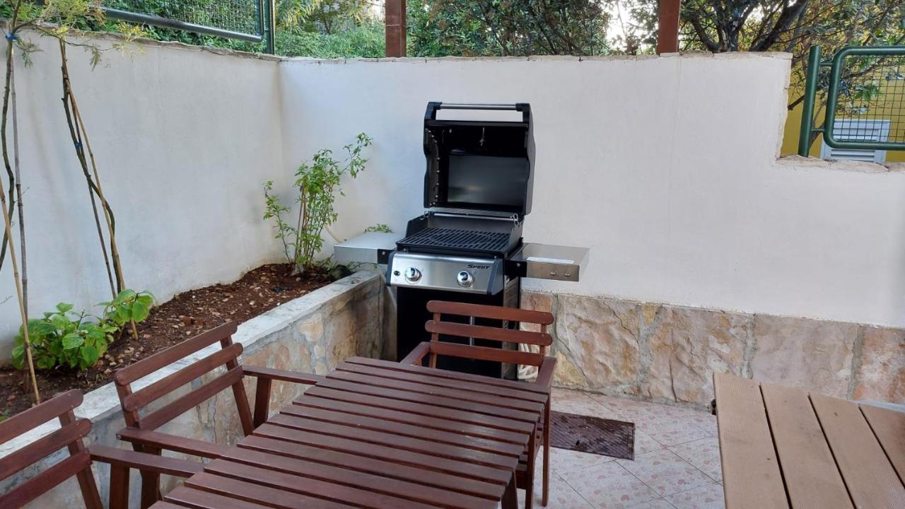 ילסה Janus Apartments מראה חיצוני תמונה