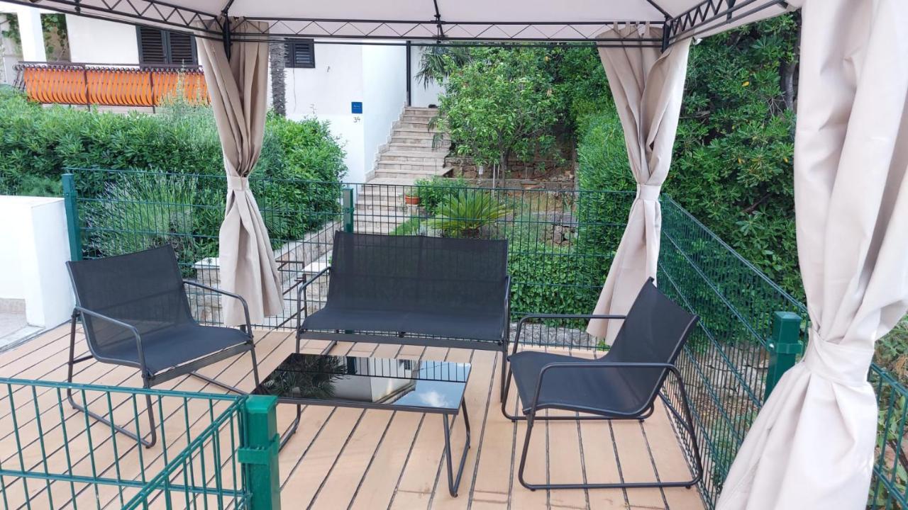 ילסה Janus Apartments מראה חיצוני תמונה